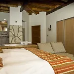 La Sirenuse Lake Suites